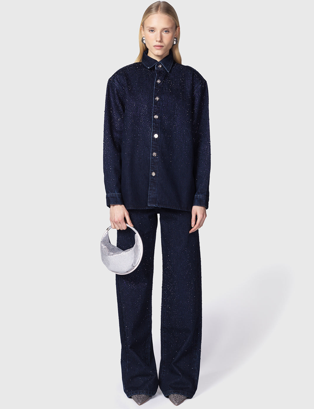 Anser-camicia-over-blu-in-denim-con-strass-Twentyfourhaitch_1_1_13bbacec-1491-4fb7-b837-a9ab84aa2bb5.jpg