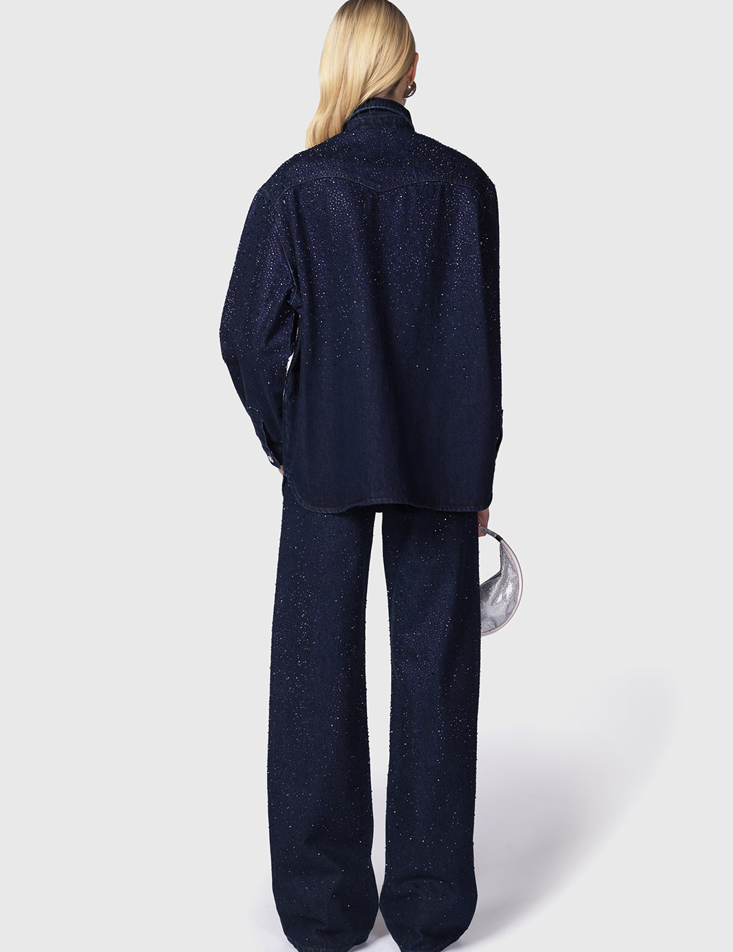 Anser-camicia-over-blu-in-denim-con-strass-Twentyfourhaitch_1_2.jpg