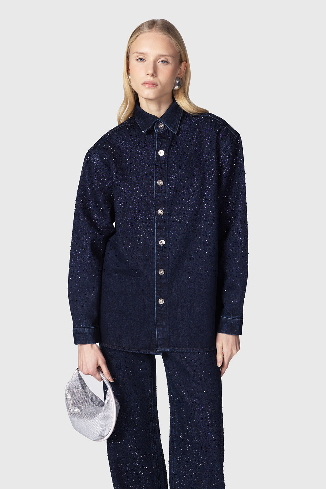 Anser-camicia-over-blu-in-denim-con-strass-Twentyfourhaitch_1_3.jpg