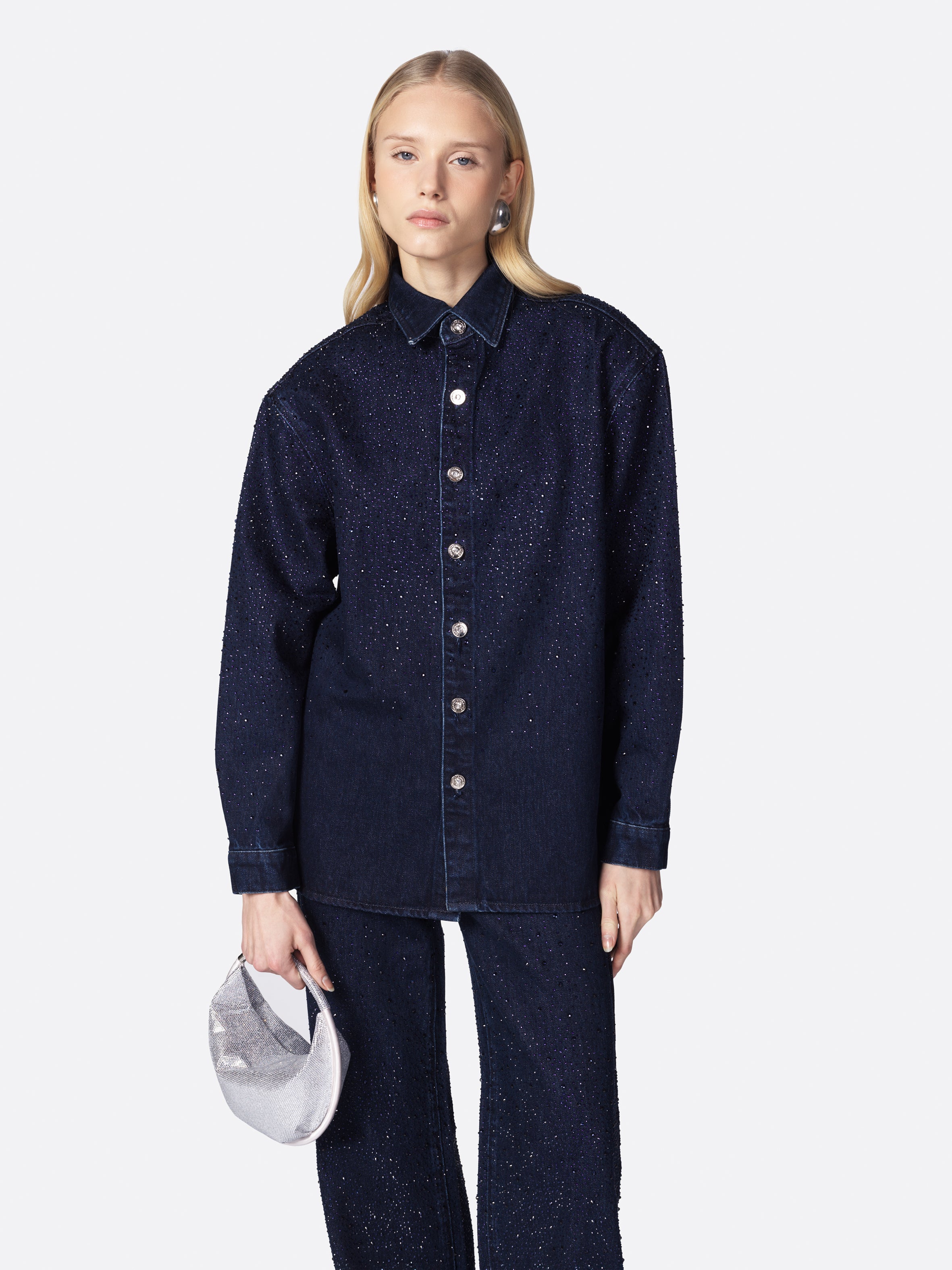 Anser-camicia-over-blu-in-denim-con-strass-Twentyfourhaitch_3.jpg