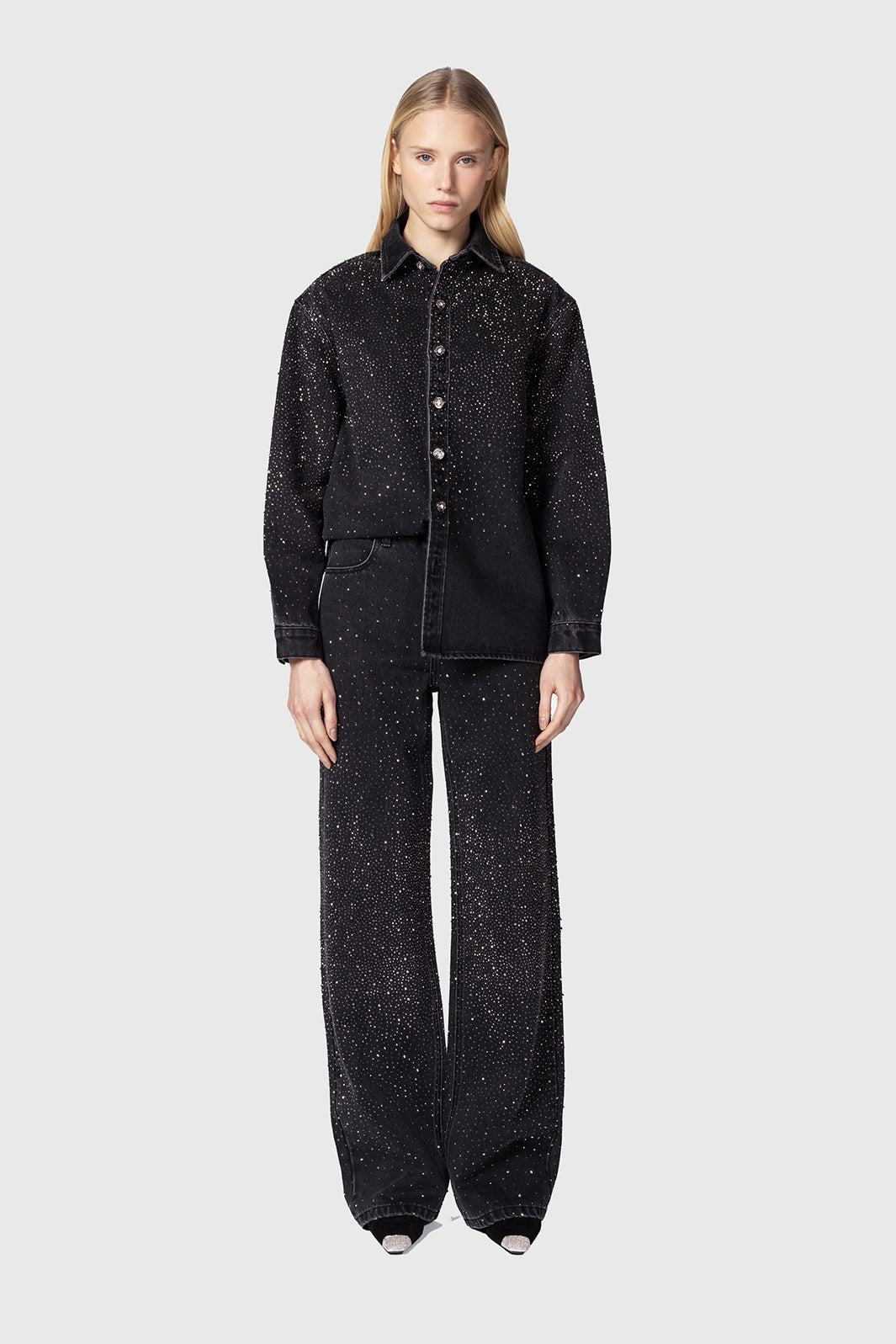 Anser-pantalone-regular-dritto-grigio-in-denim-con-strass-Anser-camicia-in-matching-Twentyfourhaitch_1_1.jpg