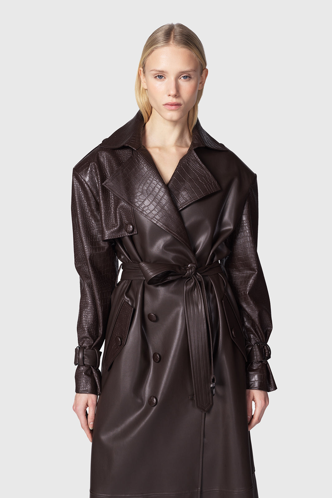 Gizem-trench-marrone-in-effetto-pelle-con-croco-Twentyfourhaitch_1_3.jpg