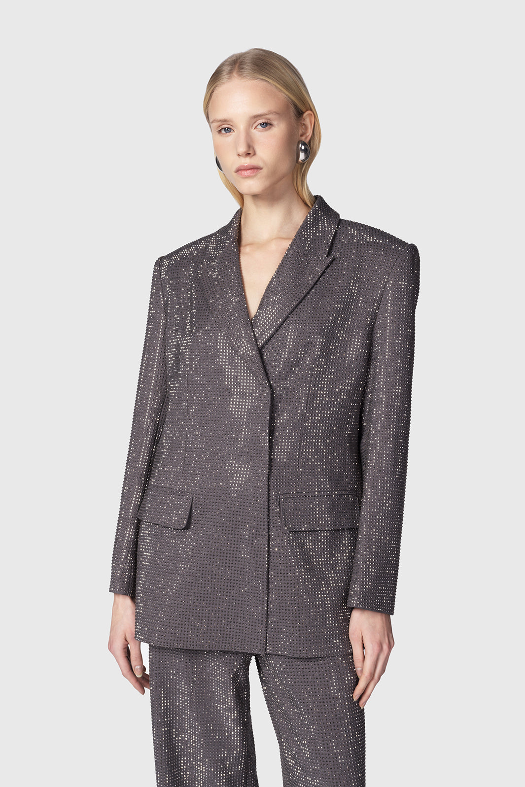 Imarya-giacca-over-doppiopetto-grigio-in-satin-con-strass-Twentyfourhaitch_3_3.jpg