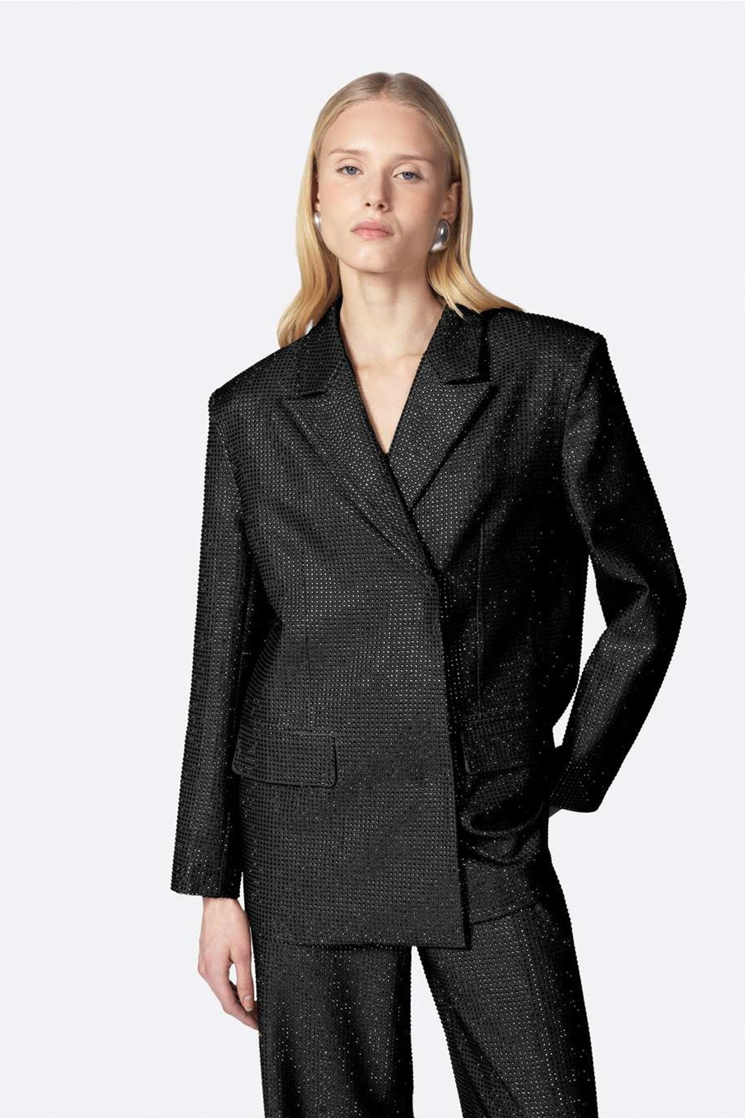 Imarya-giacca-over-doppiopetto-nero-in-satin-con-strass-Twentyfourhaitch_1_aa86de01-f562-46ee-8c3a-01cb6a2189f4.jpg