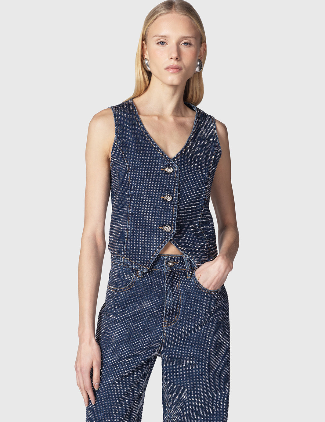Nebry-gilet-slim-blu-in-denim-con-strass-Twentyfourhaitch_1_3.jpg