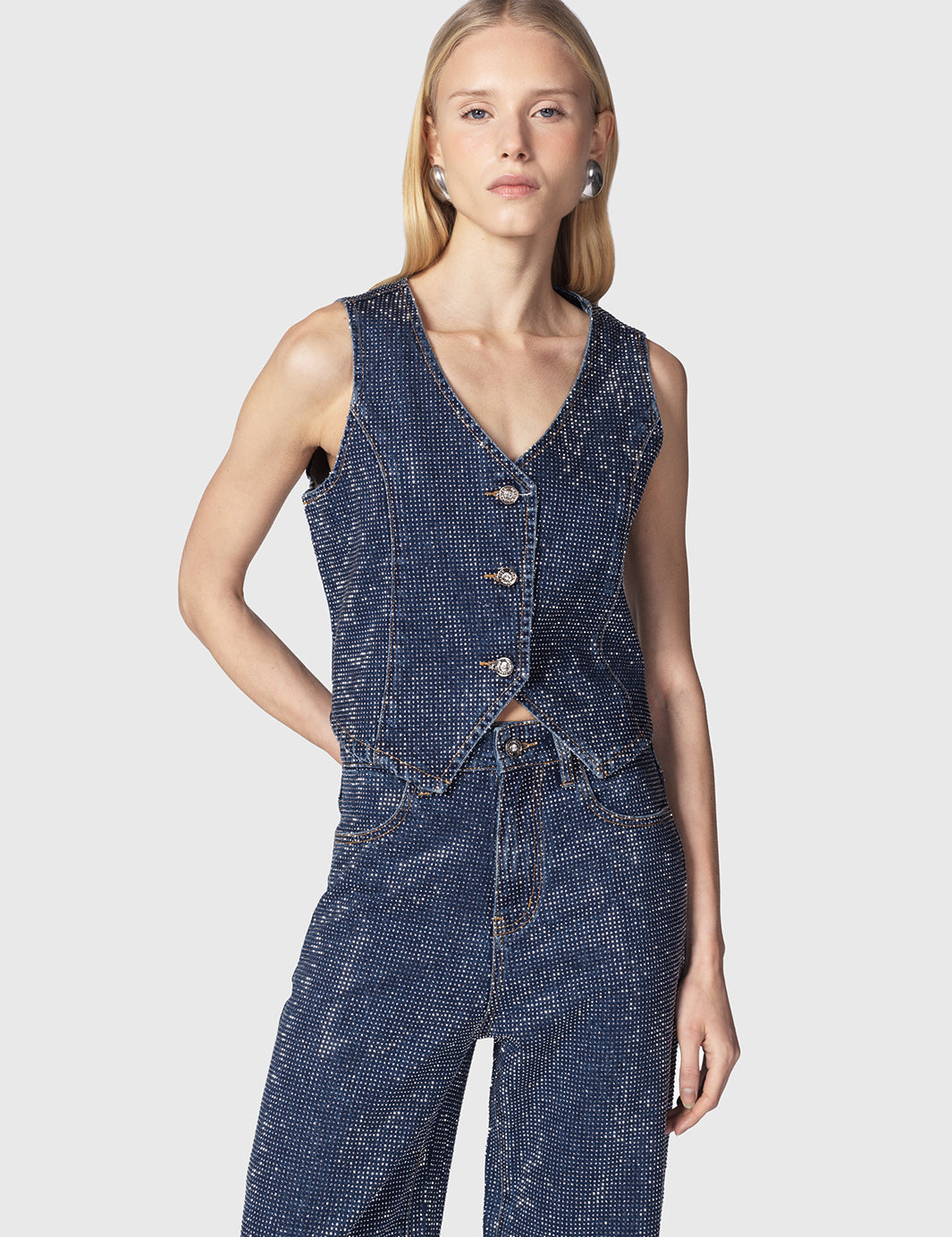 Nebry-gilet-slim-blu-in-denim-con-strass-Twentyfourhaitch_1_4.jpg