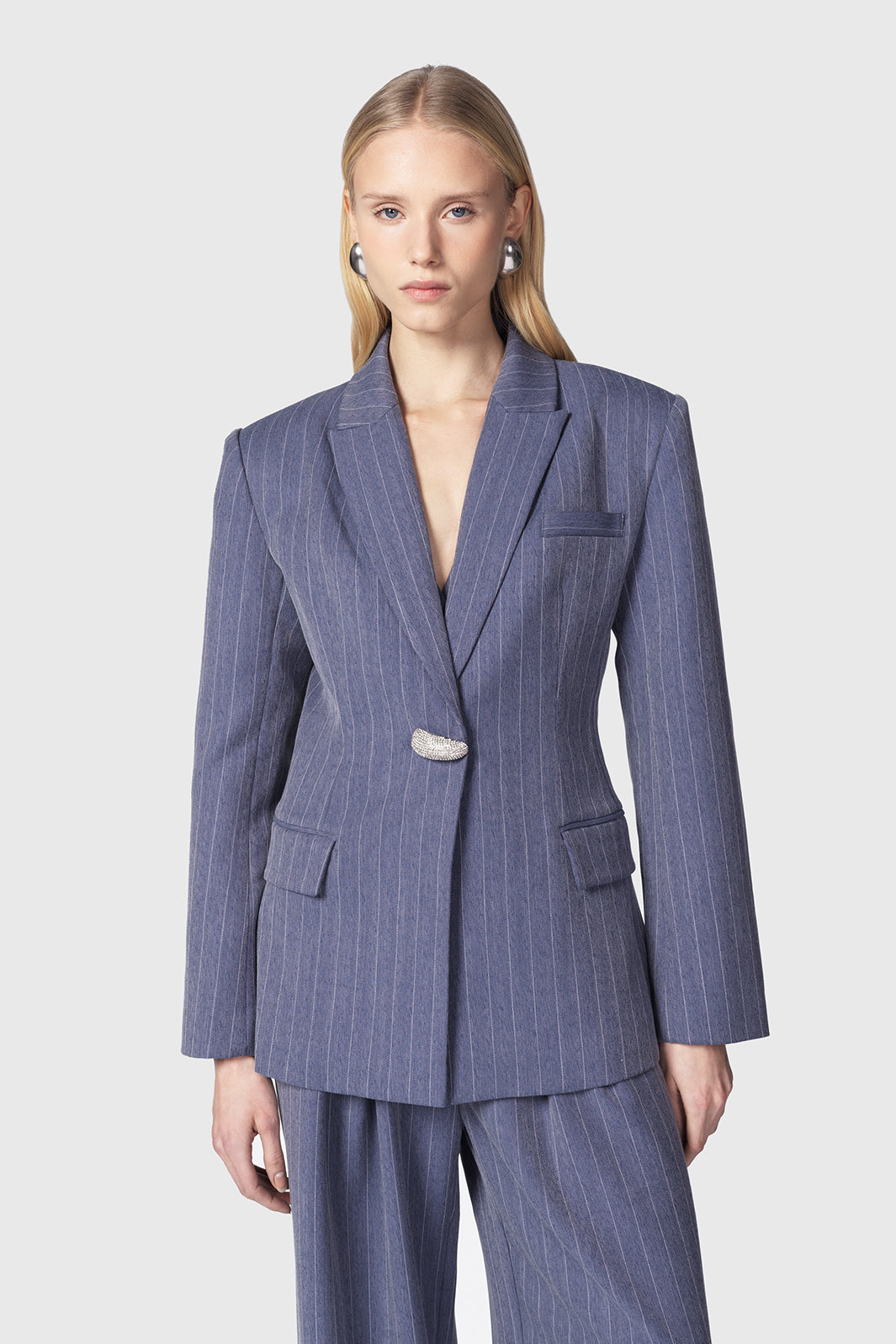 Nimuria-giacca-aderente-blu-in-gessato-con-strass-Twentyfourhaitch_1_3.jpg