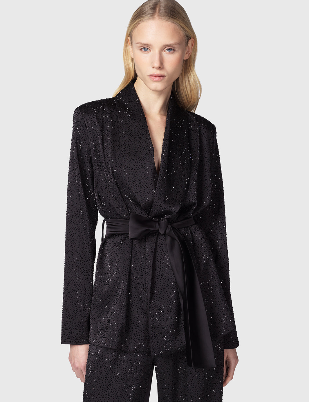 Vortea-giacca-nero-in-satin-con-strass-Twentyfourhaitch_1_1.jpg