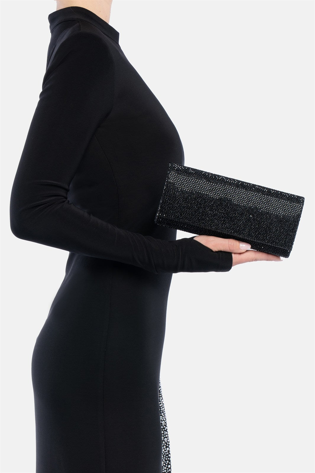 French 75 – clutch nera | TWENTYFOURHAITCH – indossata dalla modella