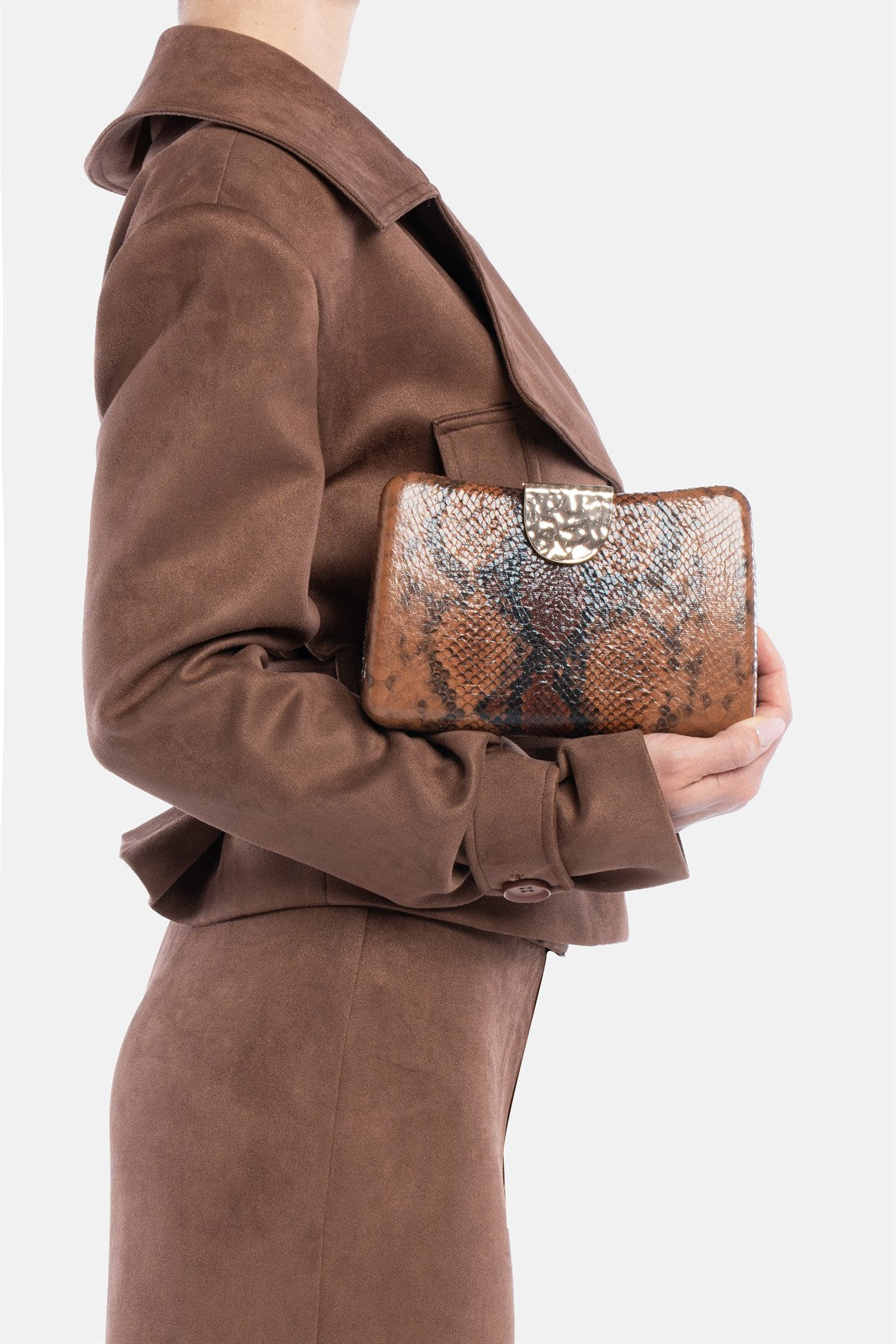 Oleria – natural clutch | TWENTYFOURHAITCH – worn by model