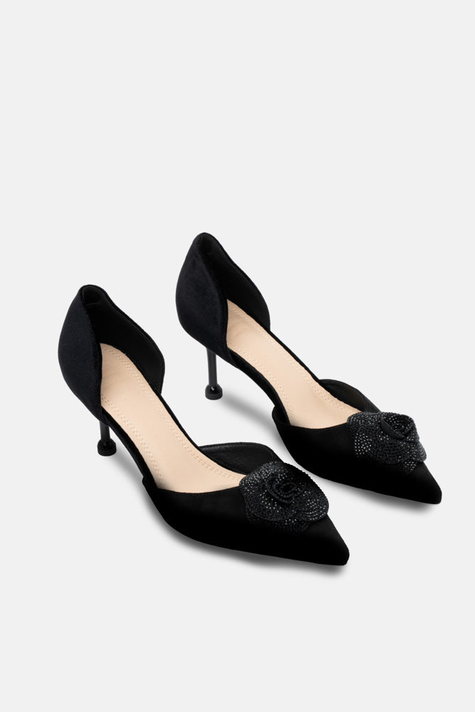 Cireya – black pumps | TWENTYFOURHAITCH – three-quarter view