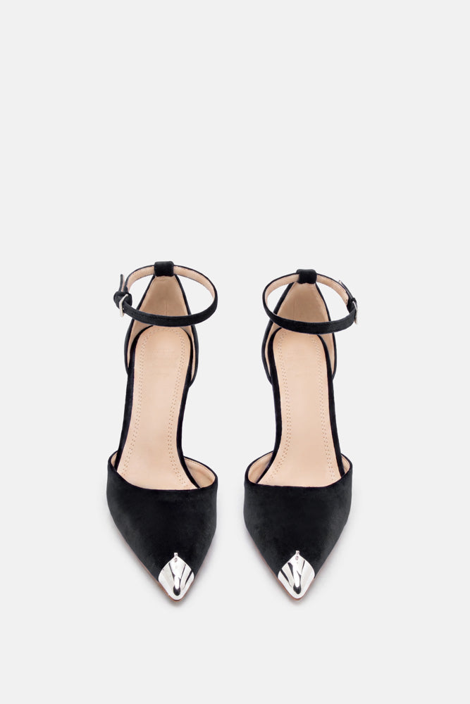 Daevi – black pumps | TWENTYFOURHAITCH – front view