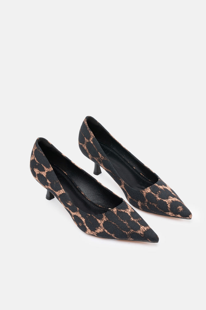 Levara – animal print pumps | TWENTYFOURHAITCH – three-quarter view