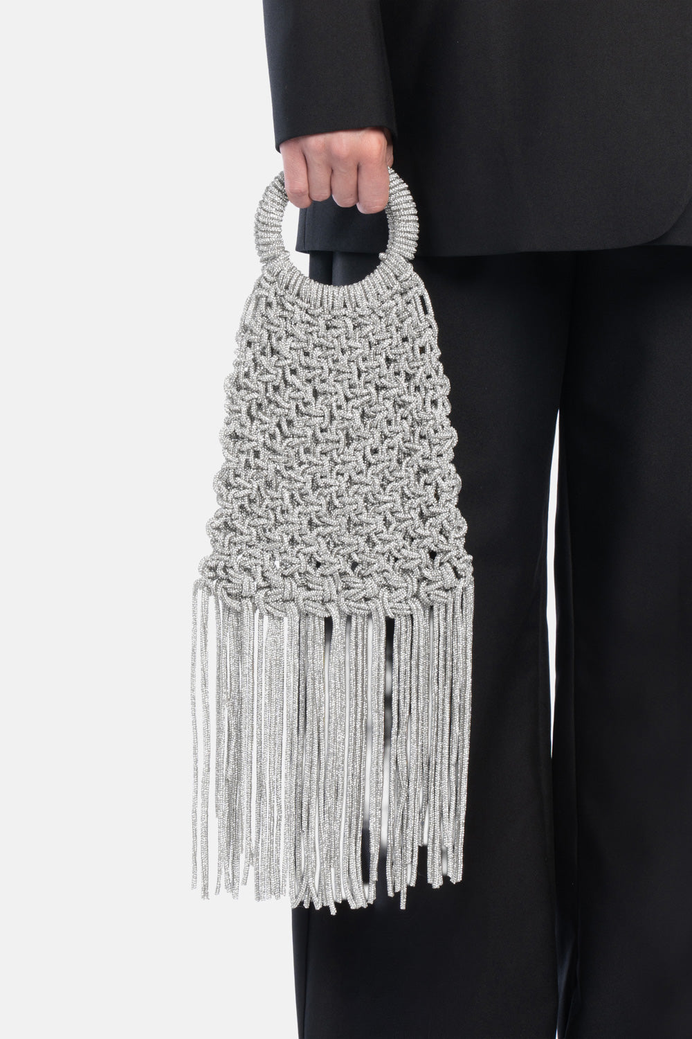 Hand bag maronti argento, portata a mano dalla modella. TWENTYFOURHAITCH.