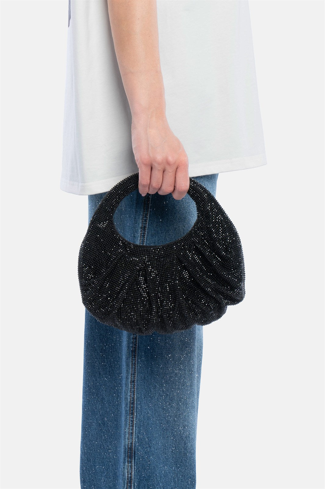 Joan – mini handbag nera | TWENTYFOURHAITCH – indossata dalla modella