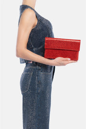 Kasira – pochette rossa | TWENTYFOURHAITCH – indossata dalla modella