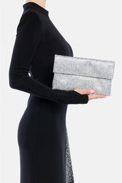 Carena – pochette strass argento | TWENTYFOURHAITCH – indossata dalla modella