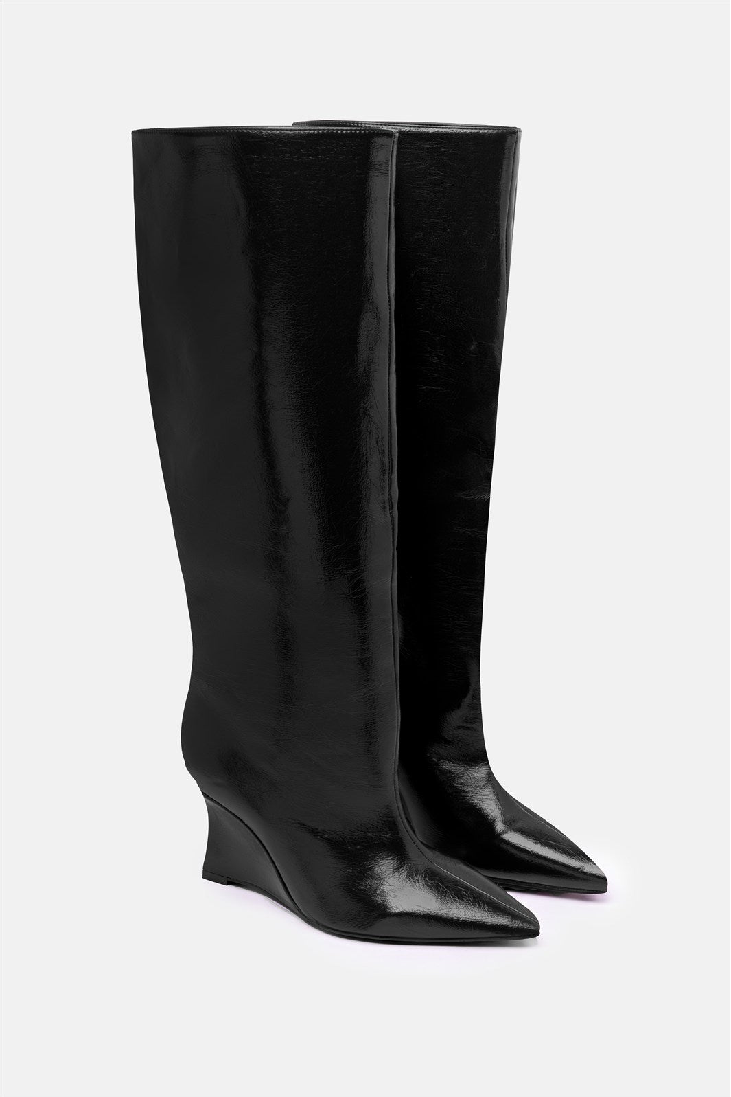 Diadema – black knee-high boots | TWENTYFOURHAITCH – three-quarter view