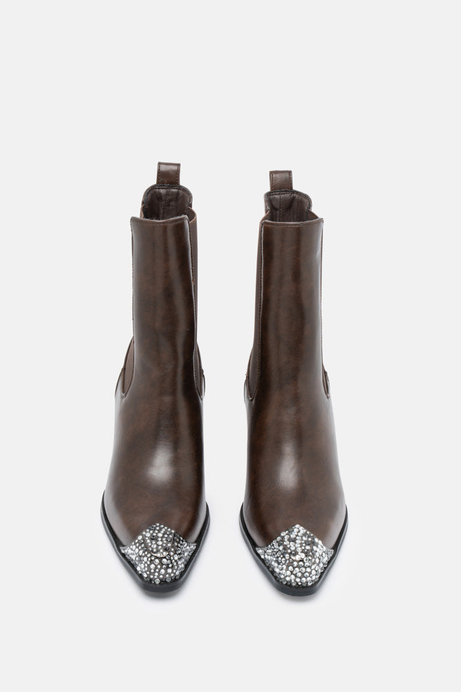 Teura – brown boots | TWENTYFOURHAITCH – front view