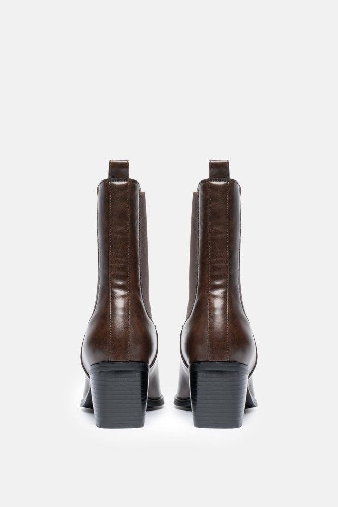 Teura – brown boots | TWENTYFOURHAITCH – back view