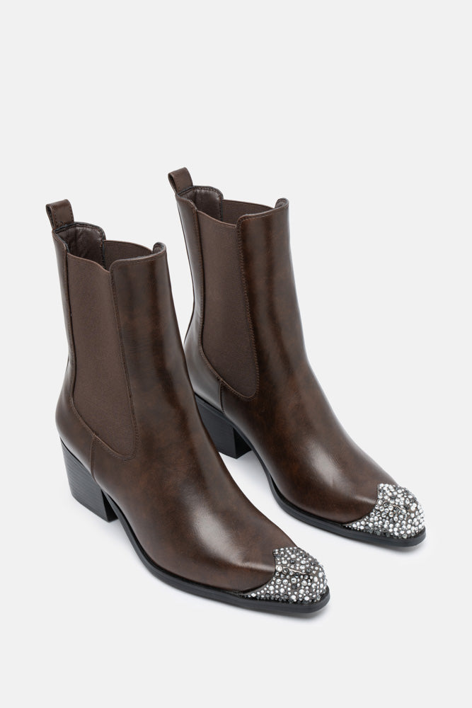 Teura – brown boots | TWENTYFOURHAITCH – three-quarter view