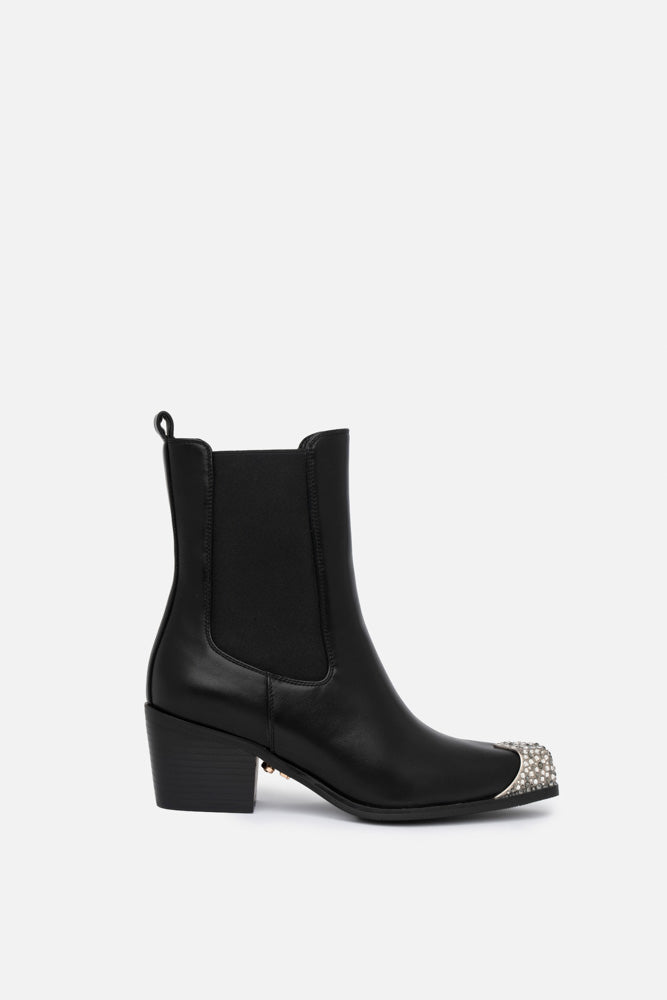 Teura – black boots | TWENTYFOURHAITCH – side view