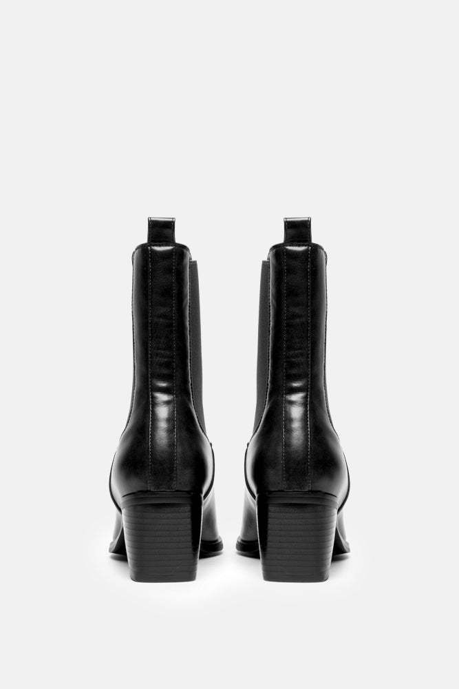 Teura – black boots | TWENTYFOURHAITCH – back view