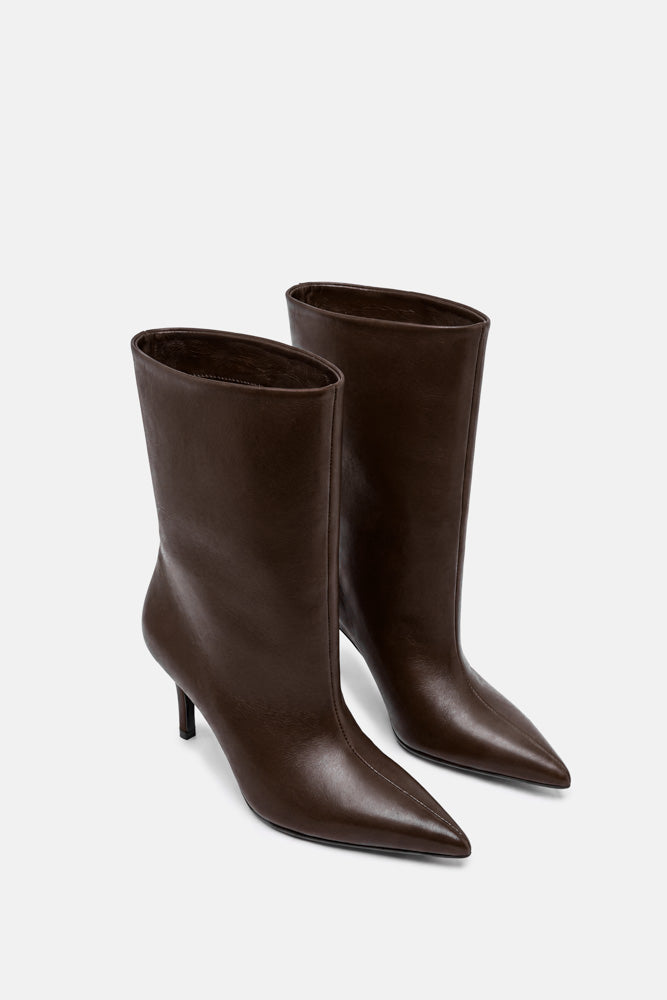 Unuk – brown boots | TWENTYFOURHAITCH – three-quarter view