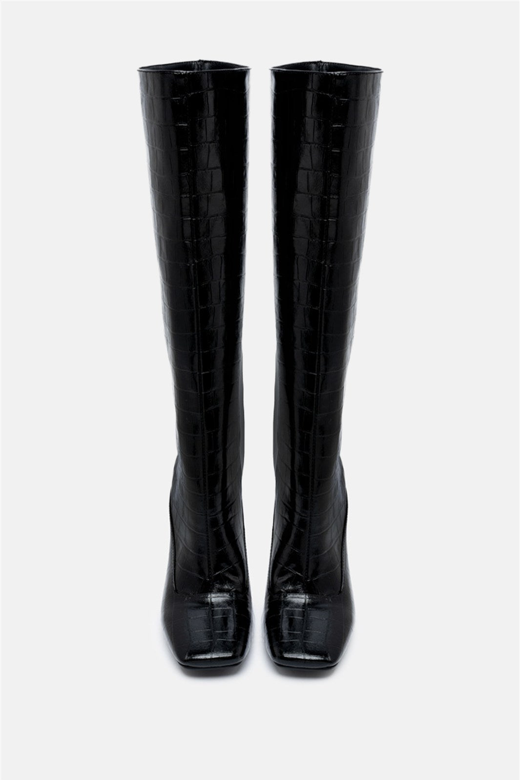 Veoma – black boots | TWENTYFOURHAITCH – front view