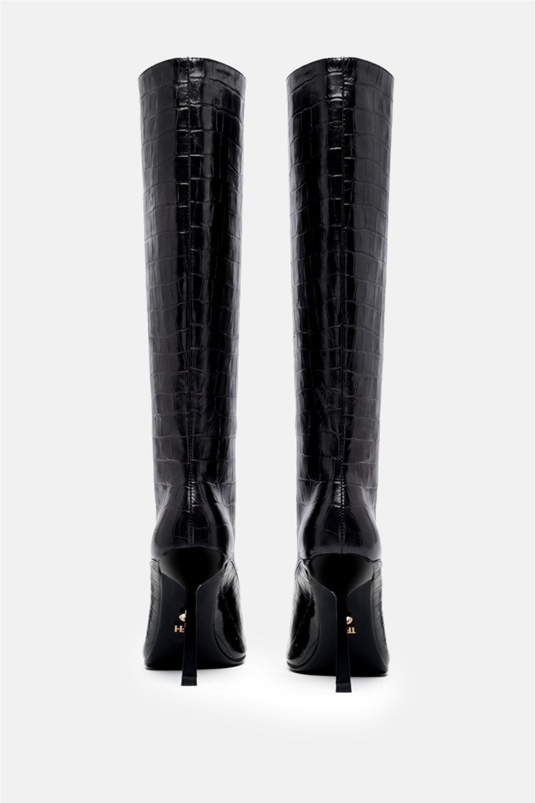 Veoma – black boots | TWENTYFOURHAITCH – back view