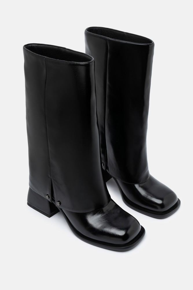 Virea – black boots | TWENTYFOURHAITCH – three-quarter view
