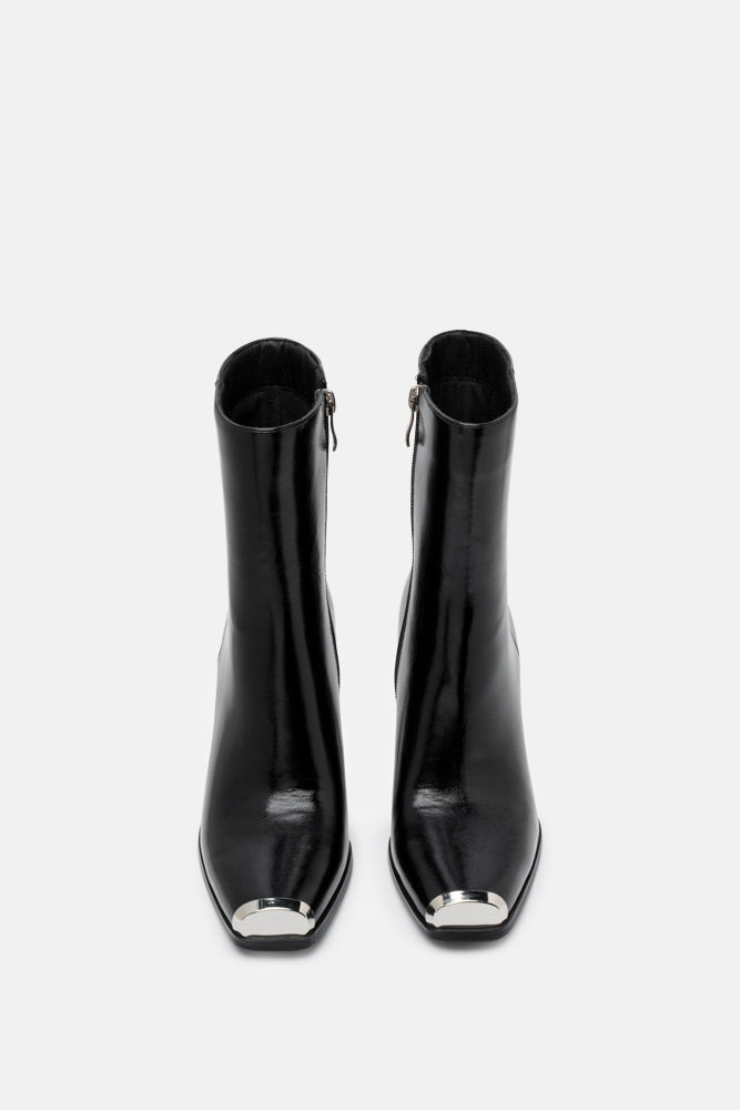 Yshen – black boots | TWENTYFOURHAITCH – front view