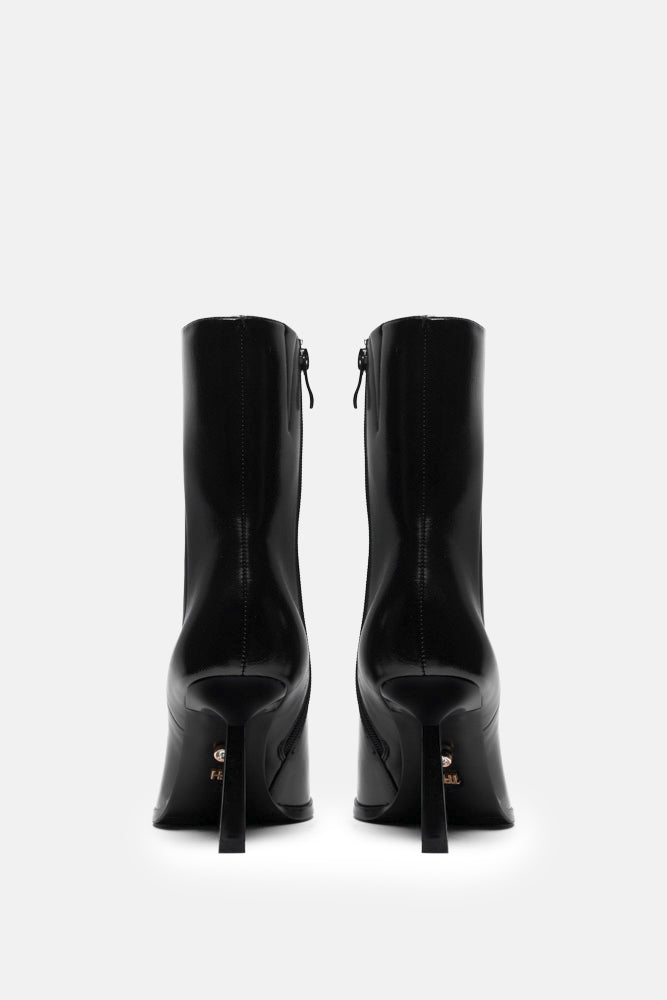 Yshen – black boots | TWENTYFOURHAITCH – back view