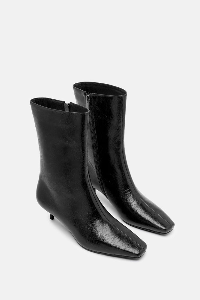 Neyra – black ankle boots | TWENTYFOURHAITCH – three-quarter view