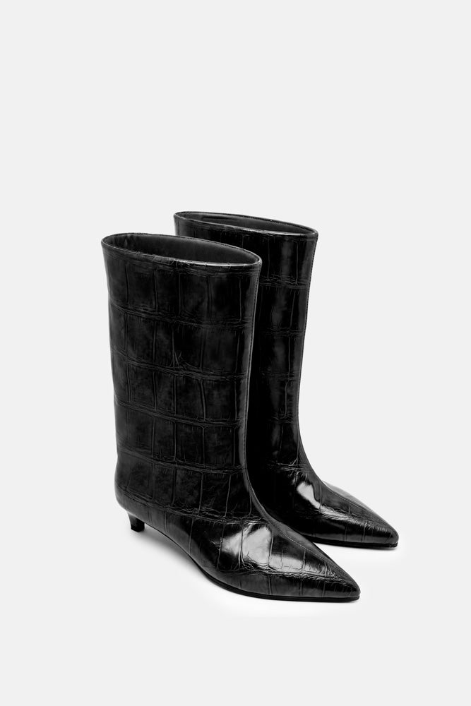 Olenor – black ankle boots | TWENTYFOURHAITCH – three-quarter view